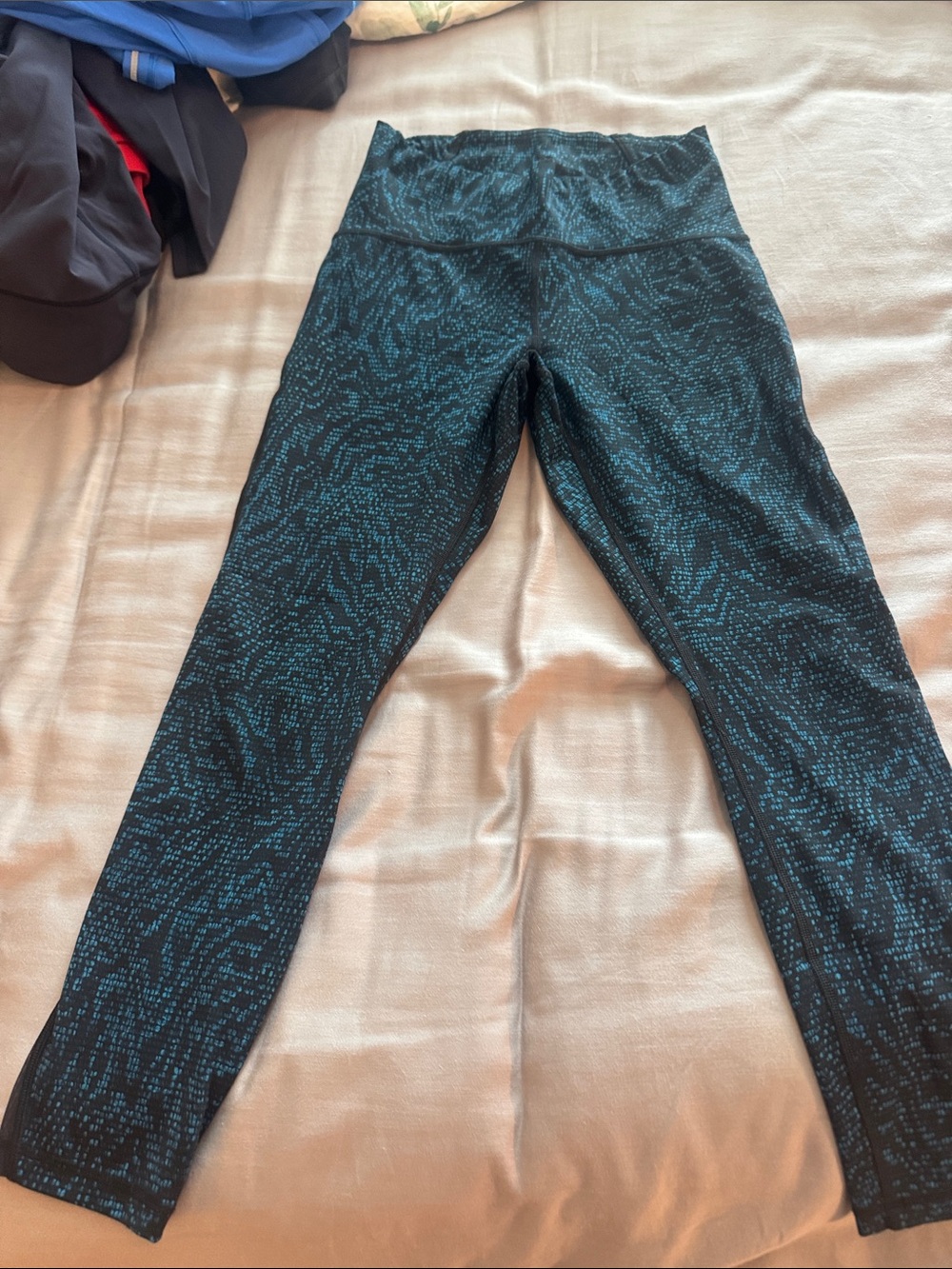 Lululemon 7/8 leggings with mesh insert Size 8